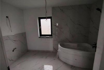 Duplex modern - despartit prin baie - 2 fronturi stradale - pompa caldura - 15