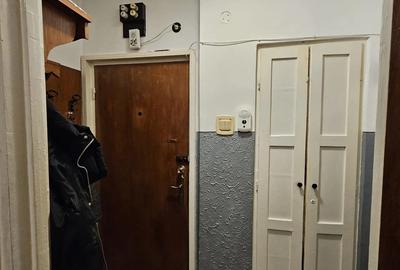 Vand sau inchiriez apartament 2 camere semidecomandat 4 4 Tomis 2, Cri?anei 65A - 1