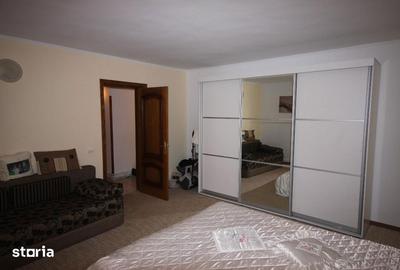 Casă cu 7 camere cu Teren 450 Mp în Clăbucet - 3