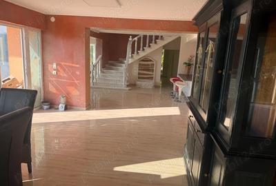 Casă cu 6 camere cu Teren 920 Mp în Slimnic - 2
