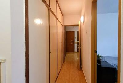 Apartament cu 3 camere decomandat în Alfa