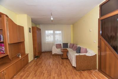 Apartament cu 3 camere decomandat în Mioveni