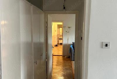 Apartament cu 3 camere semidecomandat în Girocului - 1