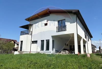 Casa / Vila cu 8 camere de vanzare in zona Sud-Est - 2