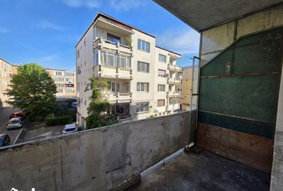 Apartament cu 3 camere decomandat în Piața Centrală - 5