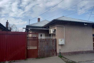 Casă cu 4 camere în Central - 2