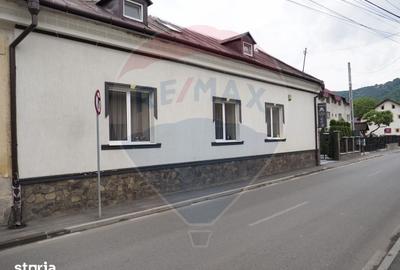Casă cu 9 camere cu Teren 370 Mp în Central - 2