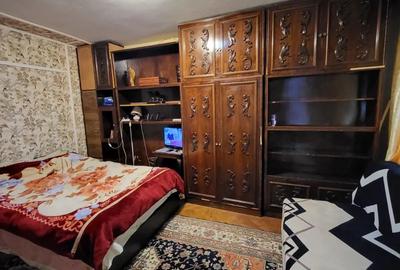 Proprietar, ofer spre inchiriere un apartament , 40 mp, cu o camera , modificat, la Medicina, 270 eu - 3