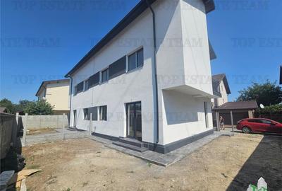 Vila cuplata 4 camere mansarda in Rosu