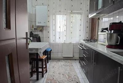 Apartament de 3 camere, decomandat, zona Tractorul . Aluminiului independentei