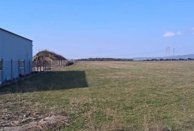 Teren de 8100 mp, în Central