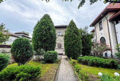 Casă individuală cu 11 camere cu Canalizare în Cotroceni - 1