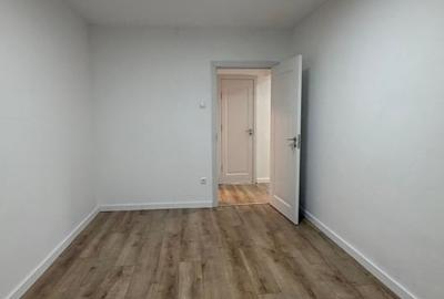 2 camere Titan Parc - Metrou - 10