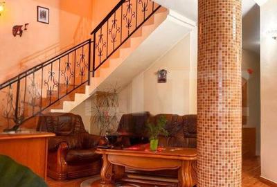 Casă cu 7 camere cu Teren 1520 Mp în Central