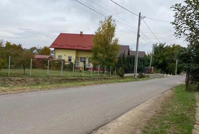 Casă cu 5 camere cu Teren 1000 Mp în Ipotești - 1