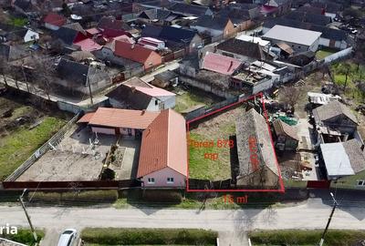 Casă cu 3 camere cu Teren 878 Mp în Central - 2