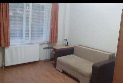 Garsonieră decomandată în Tudor