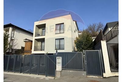 Casă cu 8 camere cu Teren 374 Mp în Gruia - 19