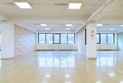 Spațiu comercial, de 1,000 mp, în Calea București - 3