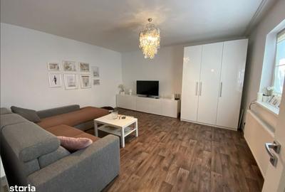 Casă cu 4 camere semidecomandat în Central