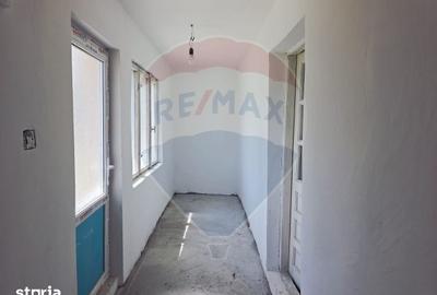 Casă cu 2 camere cu Teren 555 Mp în Ungureni - 3