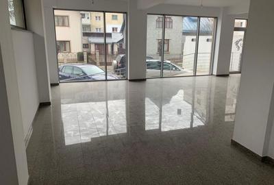 Spațiu comercial, de 500 mp, în Central - 4