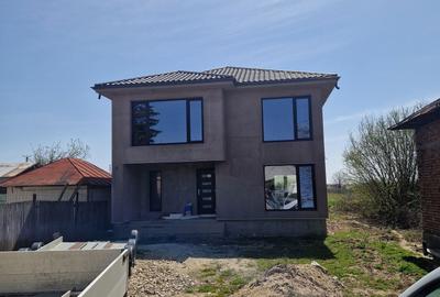 Casă cu 4 camere în Răzvad - 1