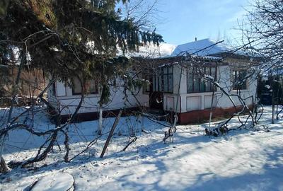 Casă cu 4 camere cu Teren 1800 Mp în Central - 1