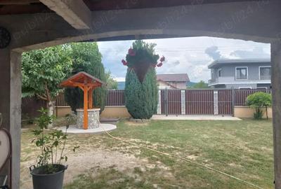 Casă cu 4 camere cu Teren 1000 Mp în Central - 2