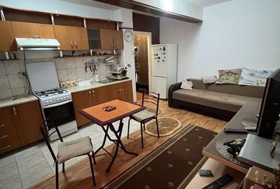 Garsonieră decomandată în Central