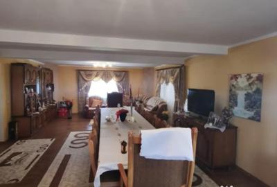 Casă cu 1 camere cu Teren 2300 Mp în Central - 2