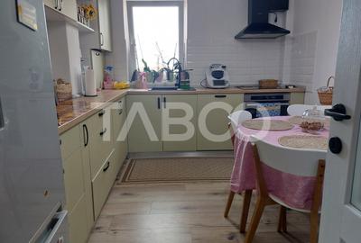 Apartament renovat 66 mp 3 camere 2 bai balcon pivnita Cisnadie - 12