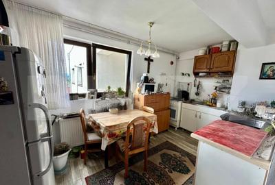 Apartament de vanzare, cu 2 camere, 55 mp, zona Micesti - 1