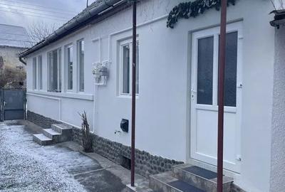 Casă cu 4 camere nedecomandat cu Teren 900 Mp în Central