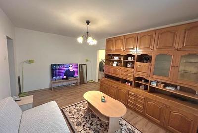Apartament cu 3 camere semidecomandat în Dacia