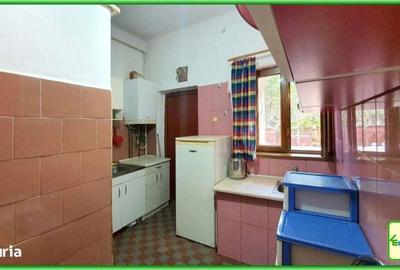 Casă cu 4 camere semidecomandat în Central - 11