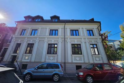 Birou, de 100 mp, în P-ța Victoriei - 1