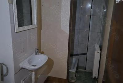 Spa?iu de vanzare in zona centrala - 6