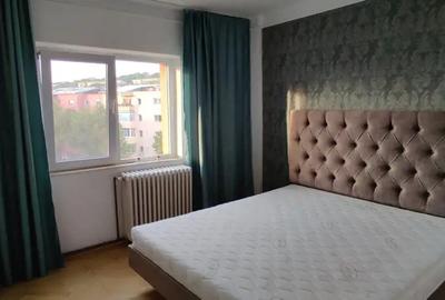 Apartament cu 3 camere decomandat în Gară