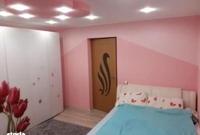 Casă cu 7 camere cu Teren 17 Mp în Groși