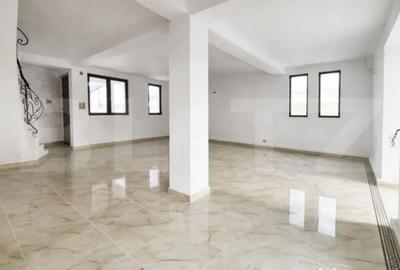 Casă cu 5 camere cu Teren 438 Mp în Central