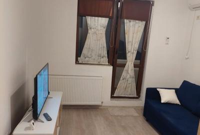 Inchiriez garsoniera Crinului, Rosu - 1