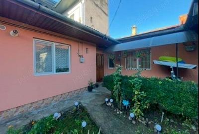 Vand casa in Gherla, zona centrala, curte comuna - 2
