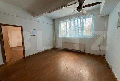 Spațiu comercial, de 90 mp, în Central - 3