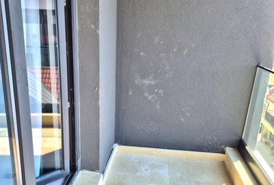 Apartament cu 2 camere semidecomandat în Olteni