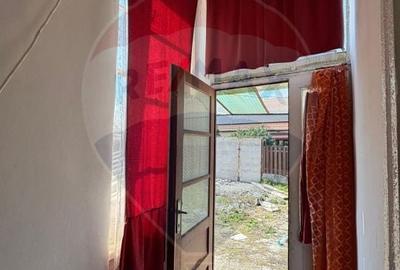 Casă cu 2 camere cu Teren 1008 Mp în Pârneava - 8