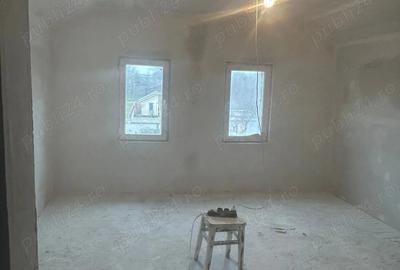 Casă cu Teren 220 Mp în Lumina