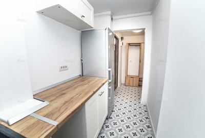 Apartament cu 2 camere semidecomandat, mobilat în P-ța Victoriei - 11