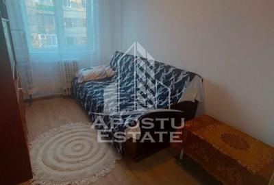 Apartament cu 4 camere, etaj intermediar, zona Dacia - 5