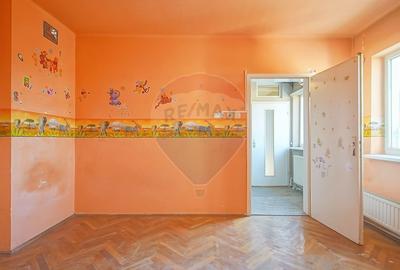 Apartament cu 2 camere decomandat în 13 Decembrie - 17